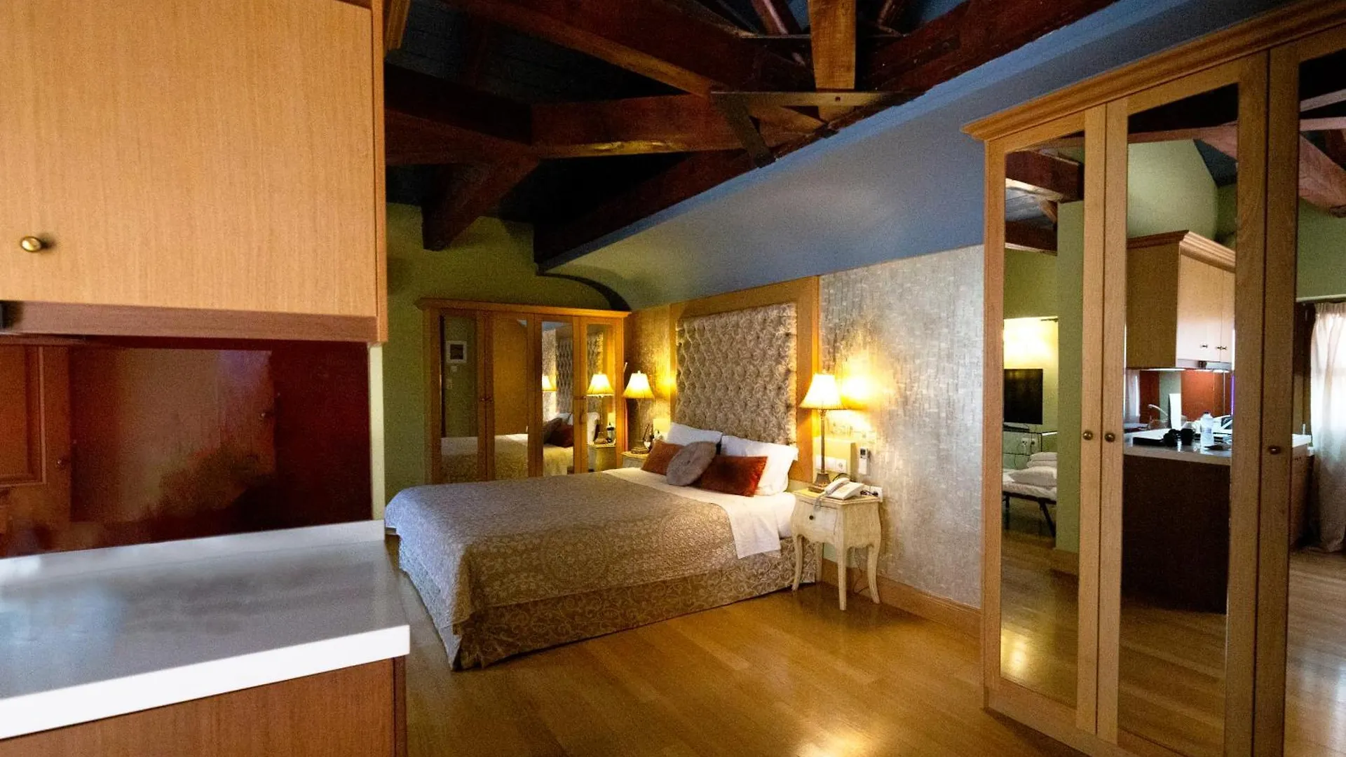 מלון דירות העיירה רתימנו Civitas Suites Hotel